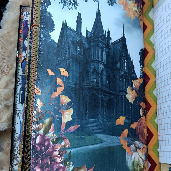 Spooky Goth Babe 🖤 Junk Journal - Picture 12 of 13